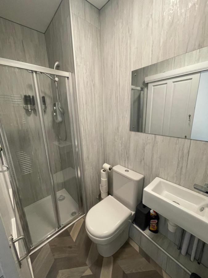 Crown Aros Beag, Ultra City Central 2 Bedroom Apartment With Free Parking Onsite Inverness Exterior foto